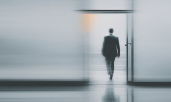 Atleidimas už darbo pareigų pažeidimą: procedūra ir teisiniai reikalavimai