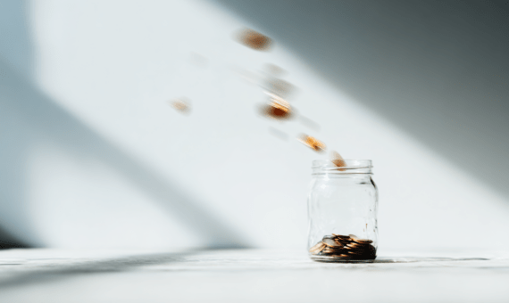 Skolų išieškojimas: kodėl teismo įsakymas yra ekonomiškiausias būdas atgauti skolą