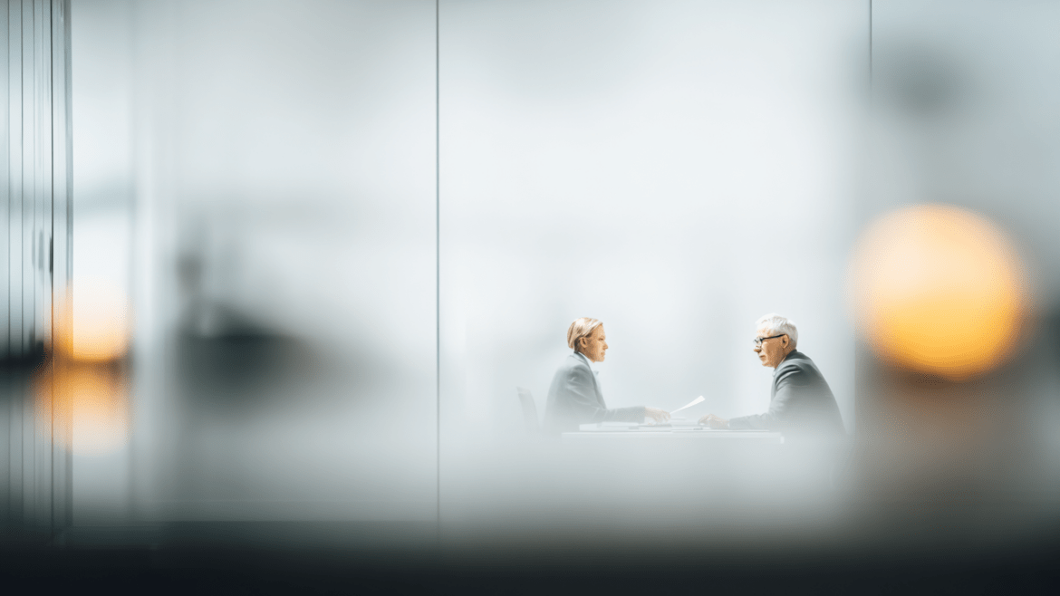 Atleidimas darbdavio valia: ar privačios žinutės gali tapti atleidimo priežastimi?