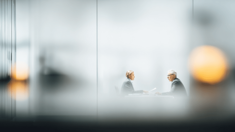 Atleidimas darbdavio valia: ar privačios žinutės gali tapti atleidimo priežastimi?