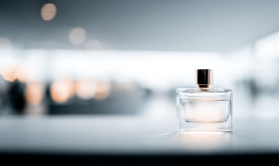 Kvepalai darbe: ką gali darbdavys ir kokios teisės priklauso darbuotojui